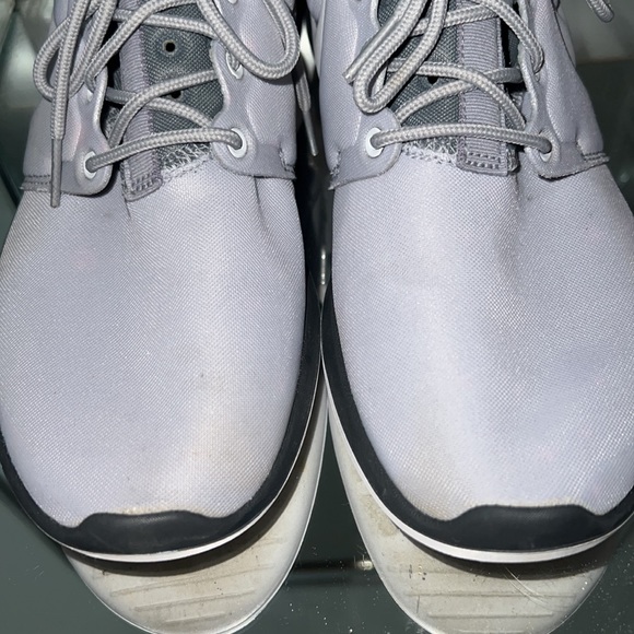 Nike sneakers woman’s size 10 light normal wear gray please good used condition. - Picture 4 of 7